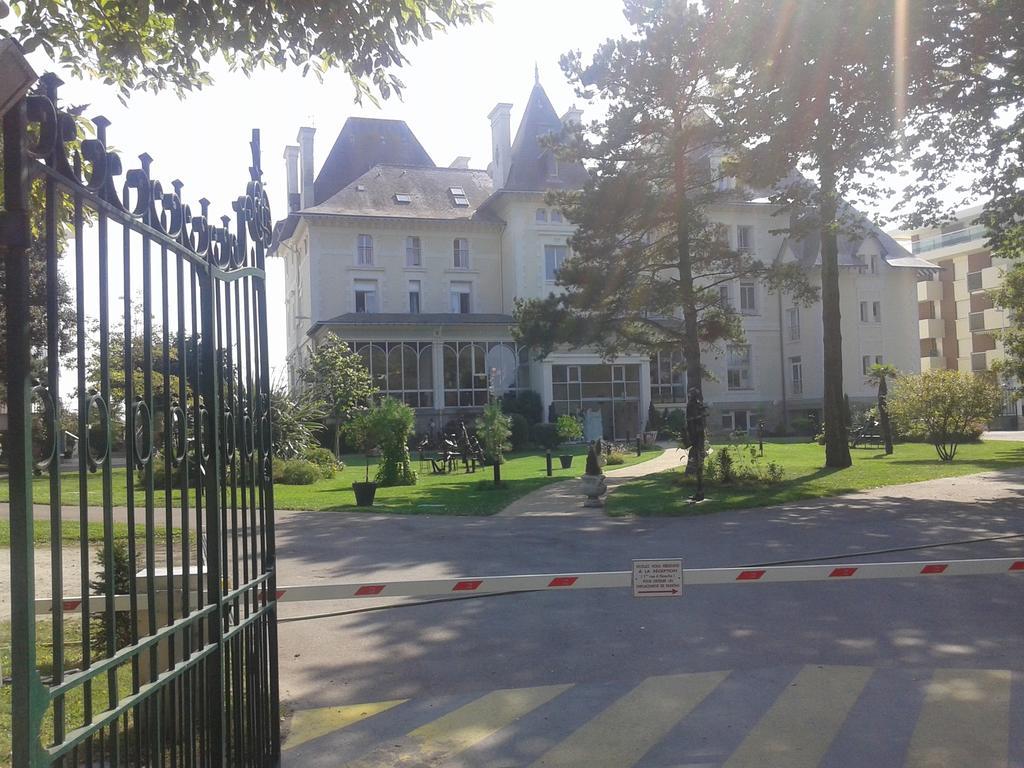 Bleues Caroline Hotel