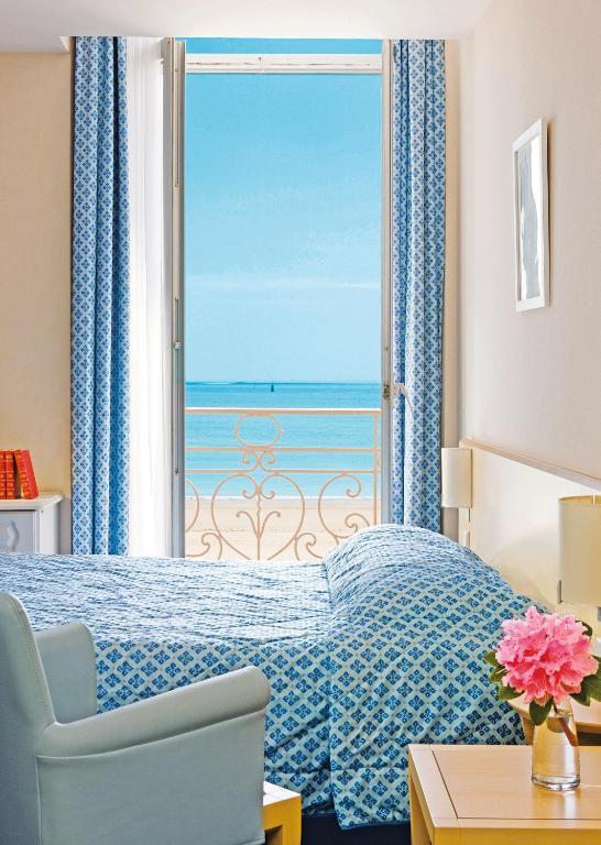 Bleues Caroline Hotel 3*