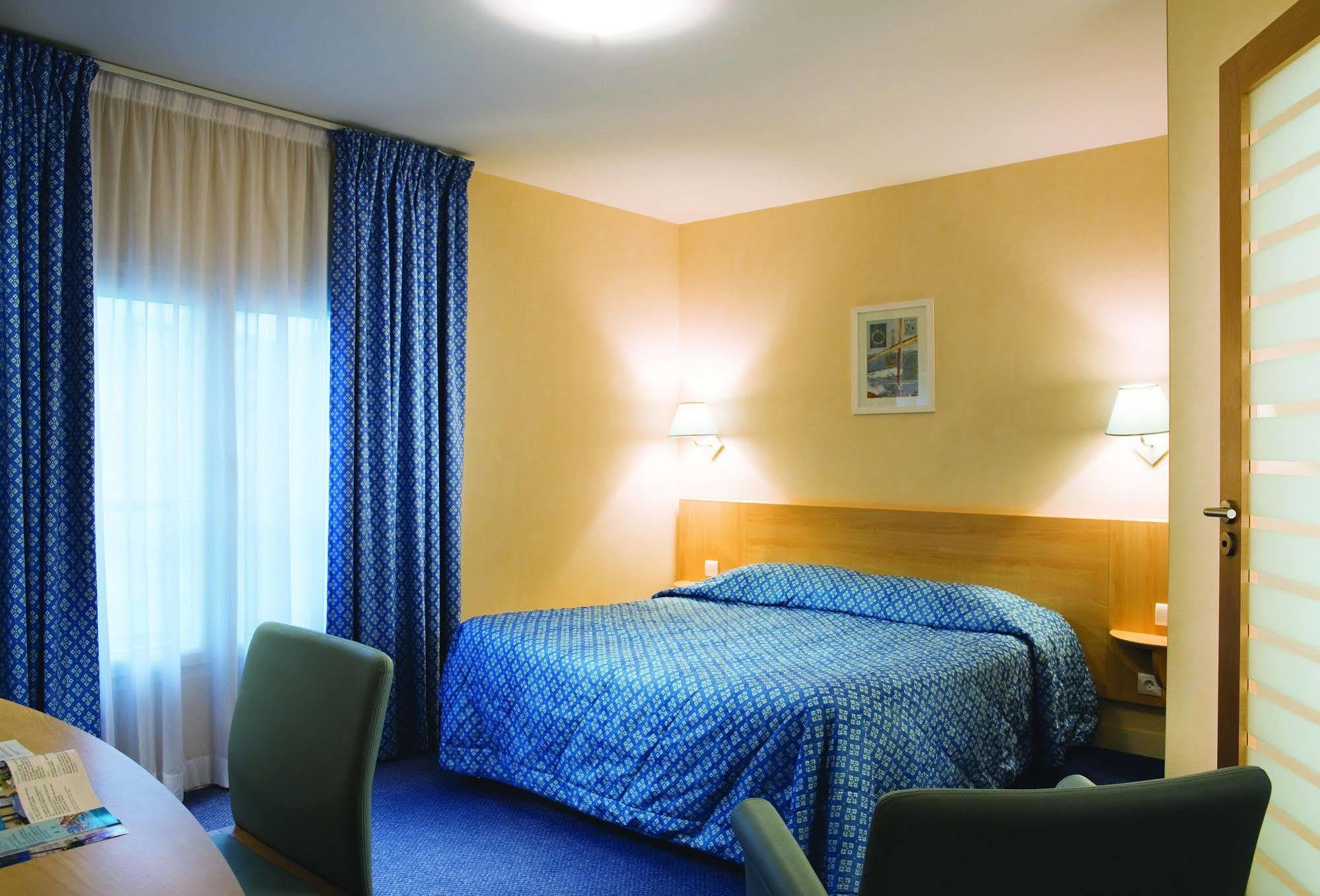 Bleues Caroline Hotel